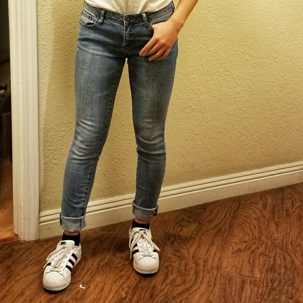 🔴SOLD🔴 Forever 21 Fitted Jeans